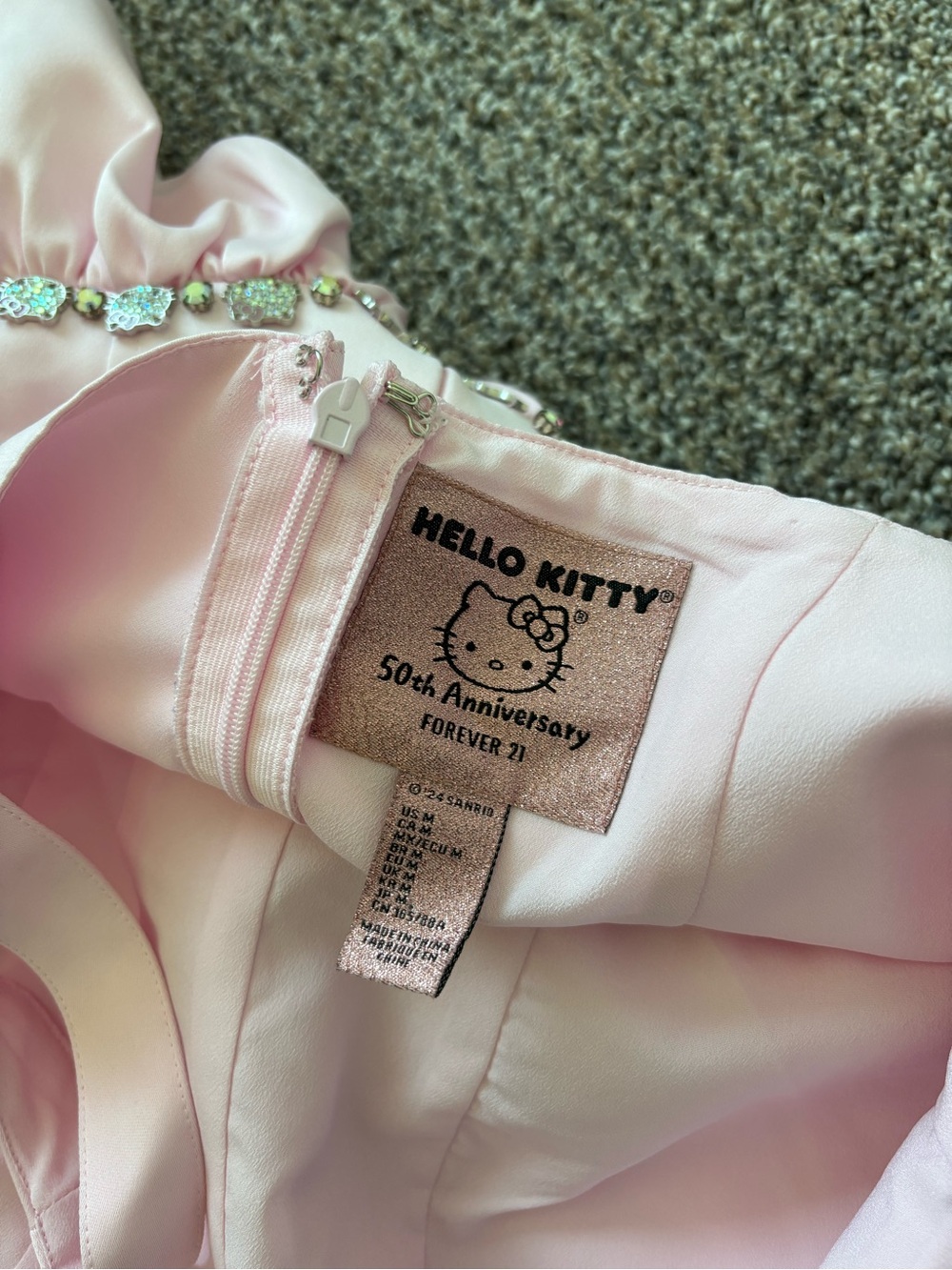 Forever 21 x Hello Kitty 50th anniversary bubble dress - Picture 4 of 5